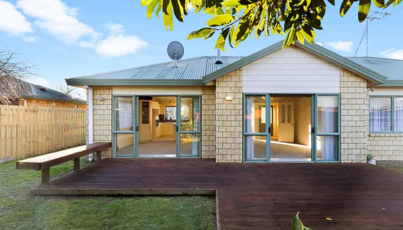 15 Saxon Woods Drive, Rototuna North