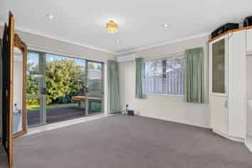 15 Saxon Woods Drive, Rototuna North