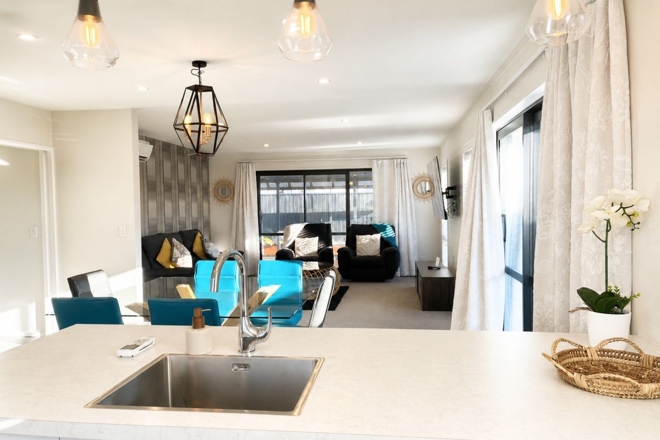 Fully furnished 4 bedroom home with solar! – pohled 4