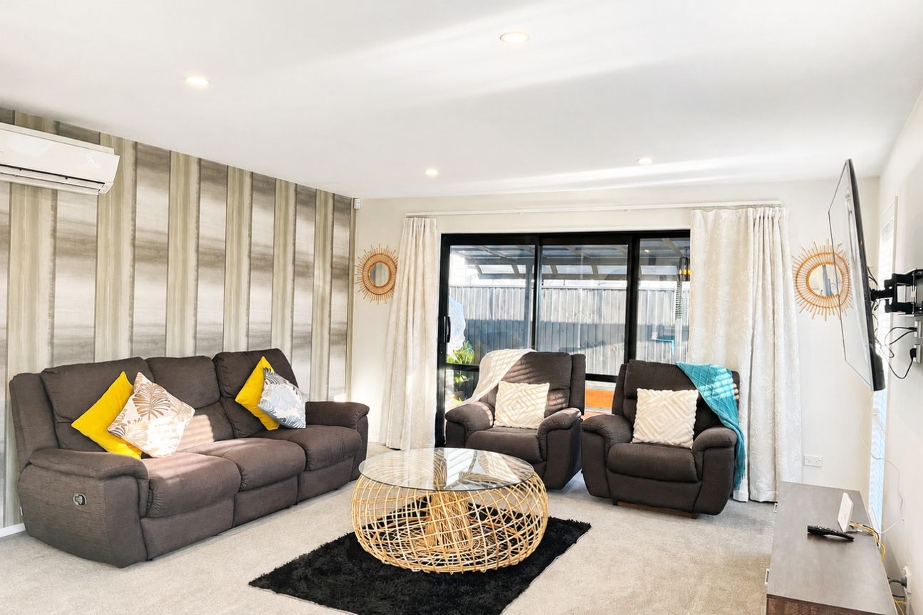 Fully furnished 4 bedroom home with solar! – pohled 3