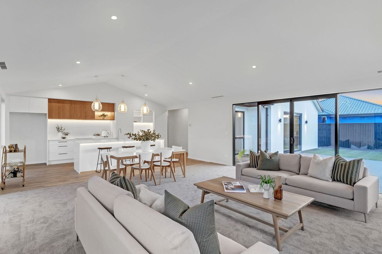 STUNNING FOUR BEDROOM FAMILY HOME, TWO BATHROOM, DOUBLE GARAGE - Ansicht 2
