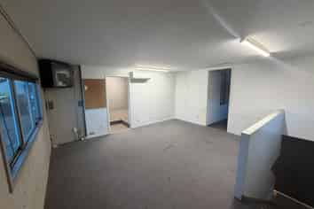 Tidy industrial unit - Kumeu