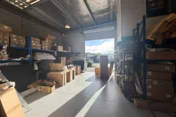 Tidy industrial unit - Kumeu