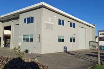 Tidy industrial unit - Kumeu