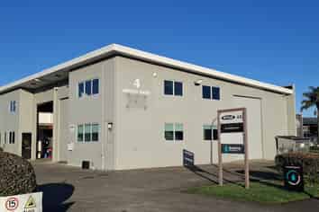 Tidy industrial unit - Kumeu