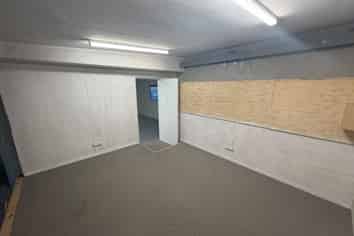 Tidy industrial unit - Kumeu