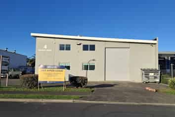 Tidy industrial unit - Kumeu