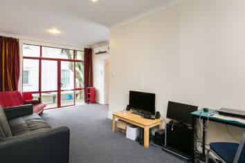 2/180 Queen Street, North Dunedin