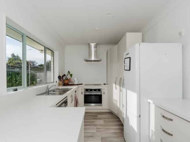 1A Saxbys Road, Glenview