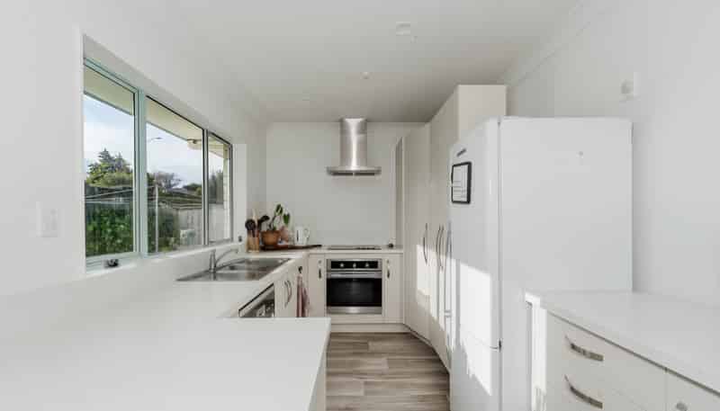 1A Saxbys Road, Glenview