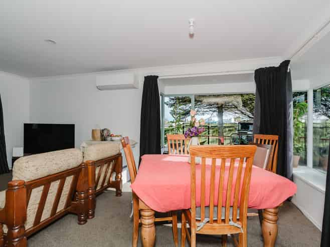 1A Saxbys Road, Glenview