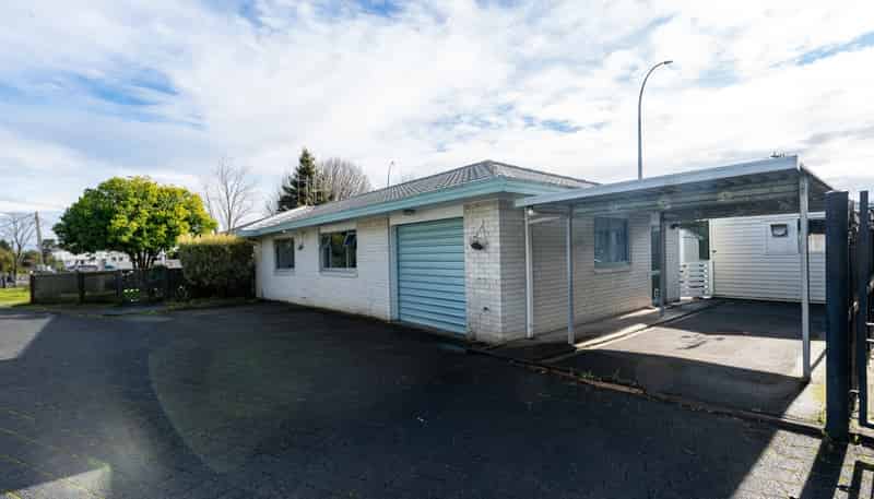 1A Saxbys Road, Glenview
