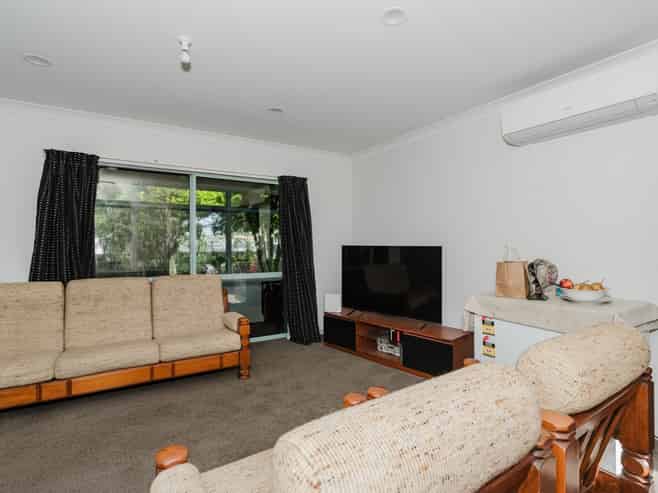 1A Saxbys Road, Glenview