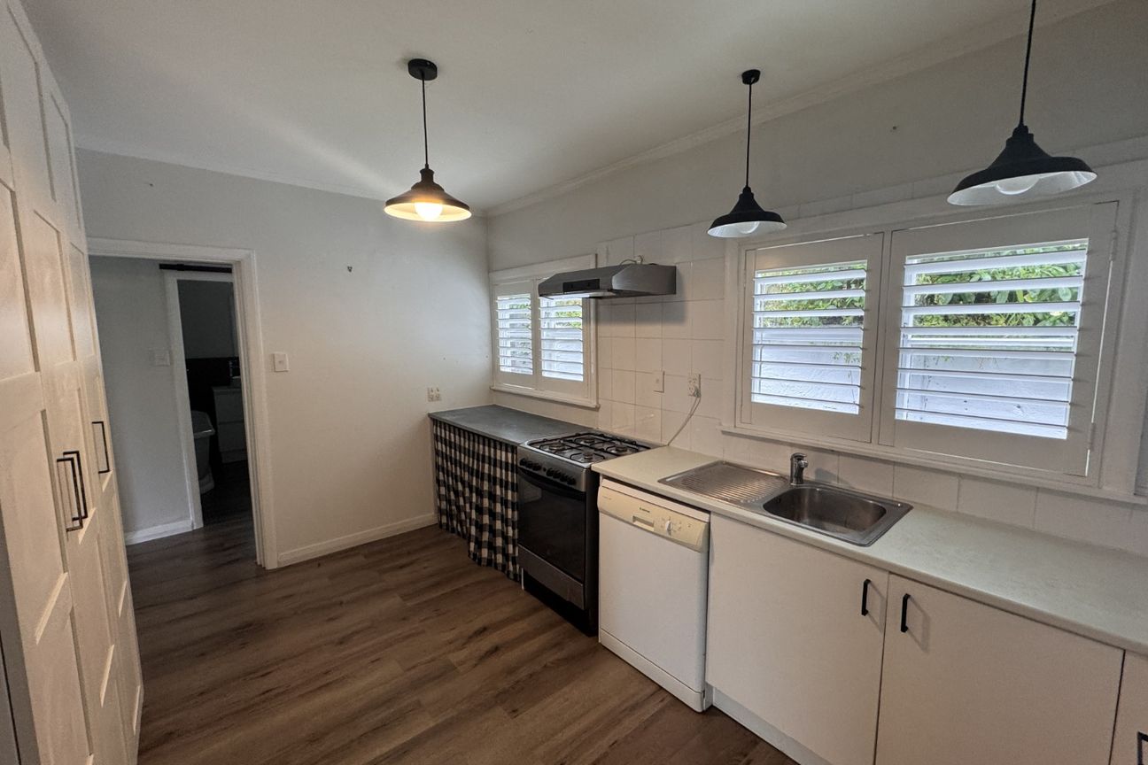 CHARACTER HOME IN THE HEART OF THORNDON: - Ansicht 3