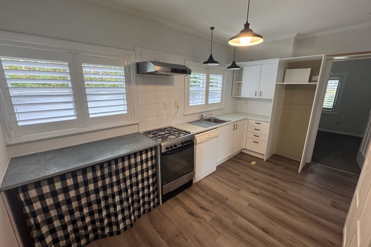 CHARACTER HOME IN THE HEART OF THORNDON: - Ansicht 2