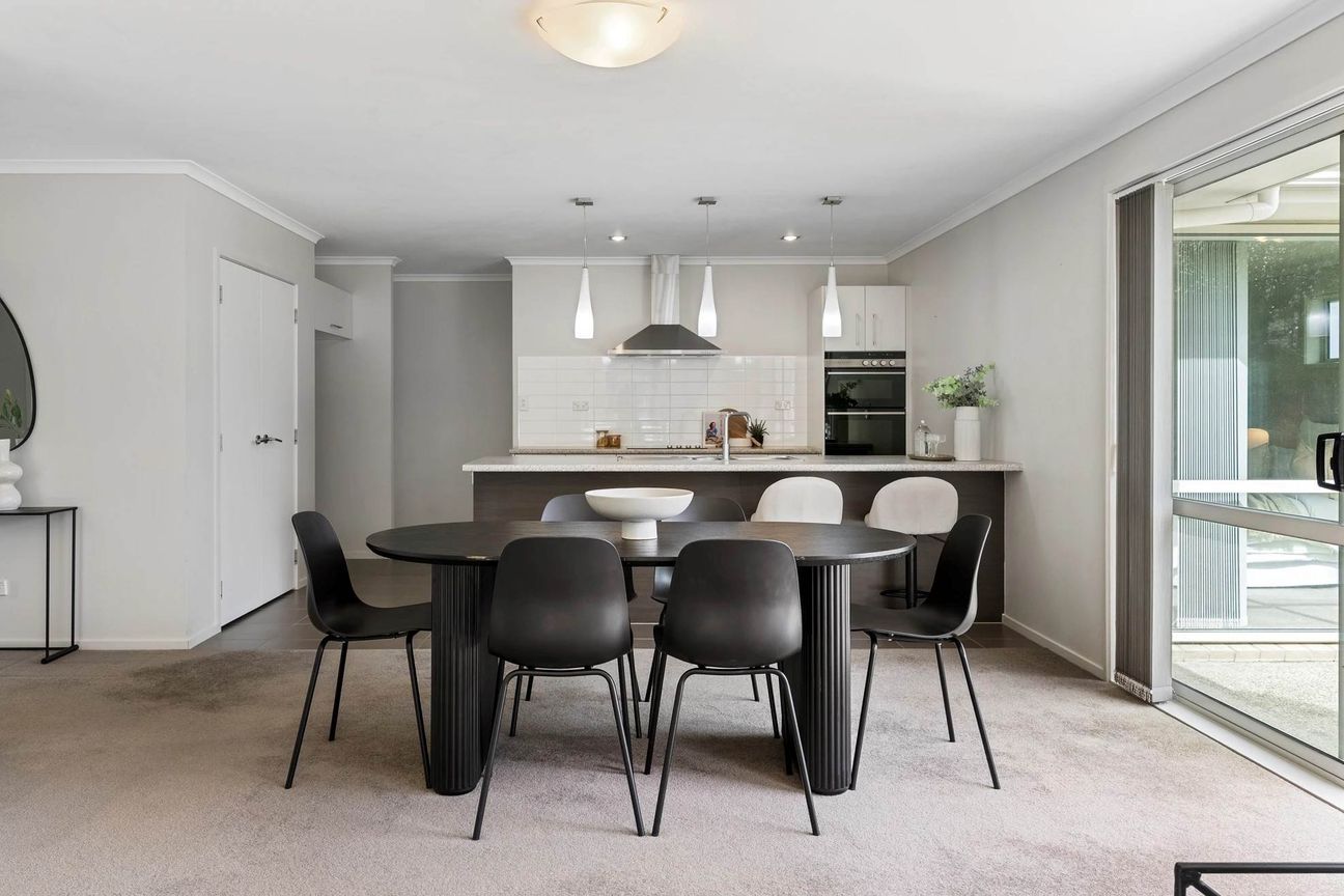 BEAUTIFULLY PRESENTED, SPACIOUS HOME - Widok 2