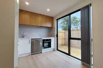 4/76 McLeod Road, Te Atatu South