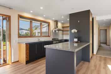 2/48 Ngamotu Road, Hilltop