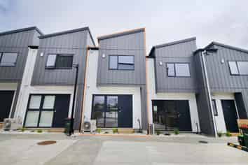 64E Triangle Road, Massey
