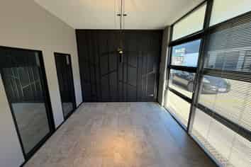 High Spec Industrial Unit in Ferrymead 
