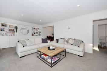 2/71 Office Road, Merivale