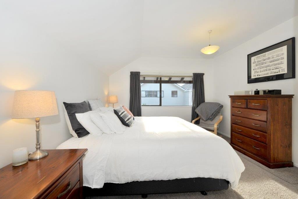 2 Bed Townhouse in Merivale with garage - Fler