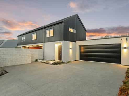 10B Memorial Avenue, Fendalton