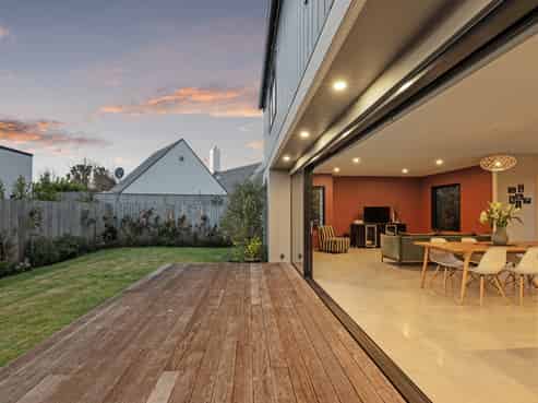 10B Memorial Avenue, Fendalton