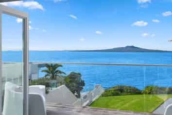 5/241 Hurstmere Road, Takapuna