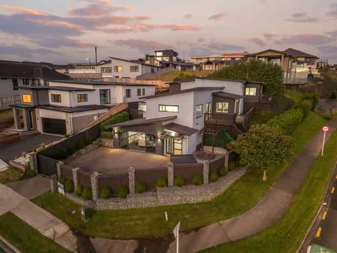 2 Dulverton Rise, Flagstaff