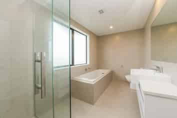2 Azzurro Way, Flat Bush