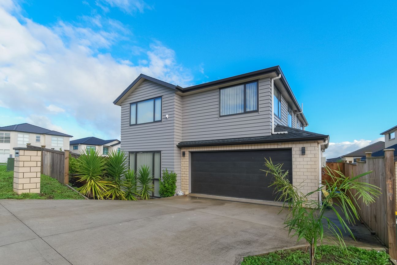 Six bedrooms, 5 bathrooms in Flat Bush, Flat Bush