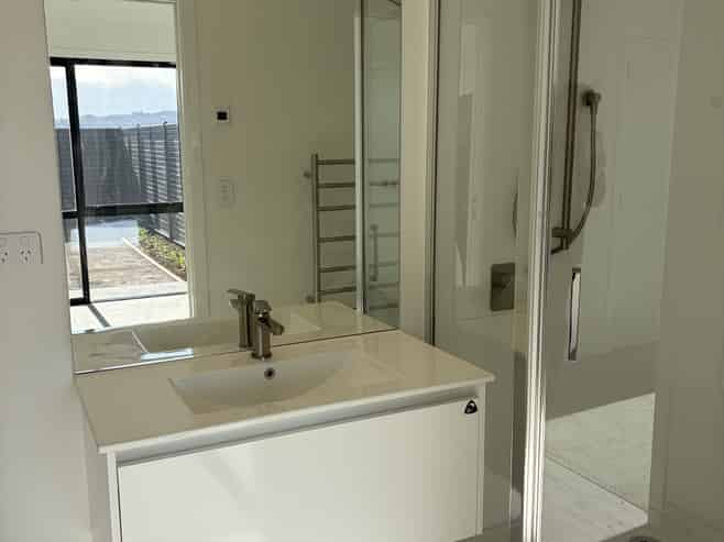 33 Takurua Road, Wharewaka