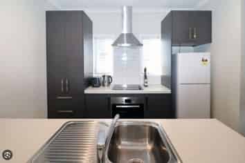 1/5 Jones Crescent, Melville