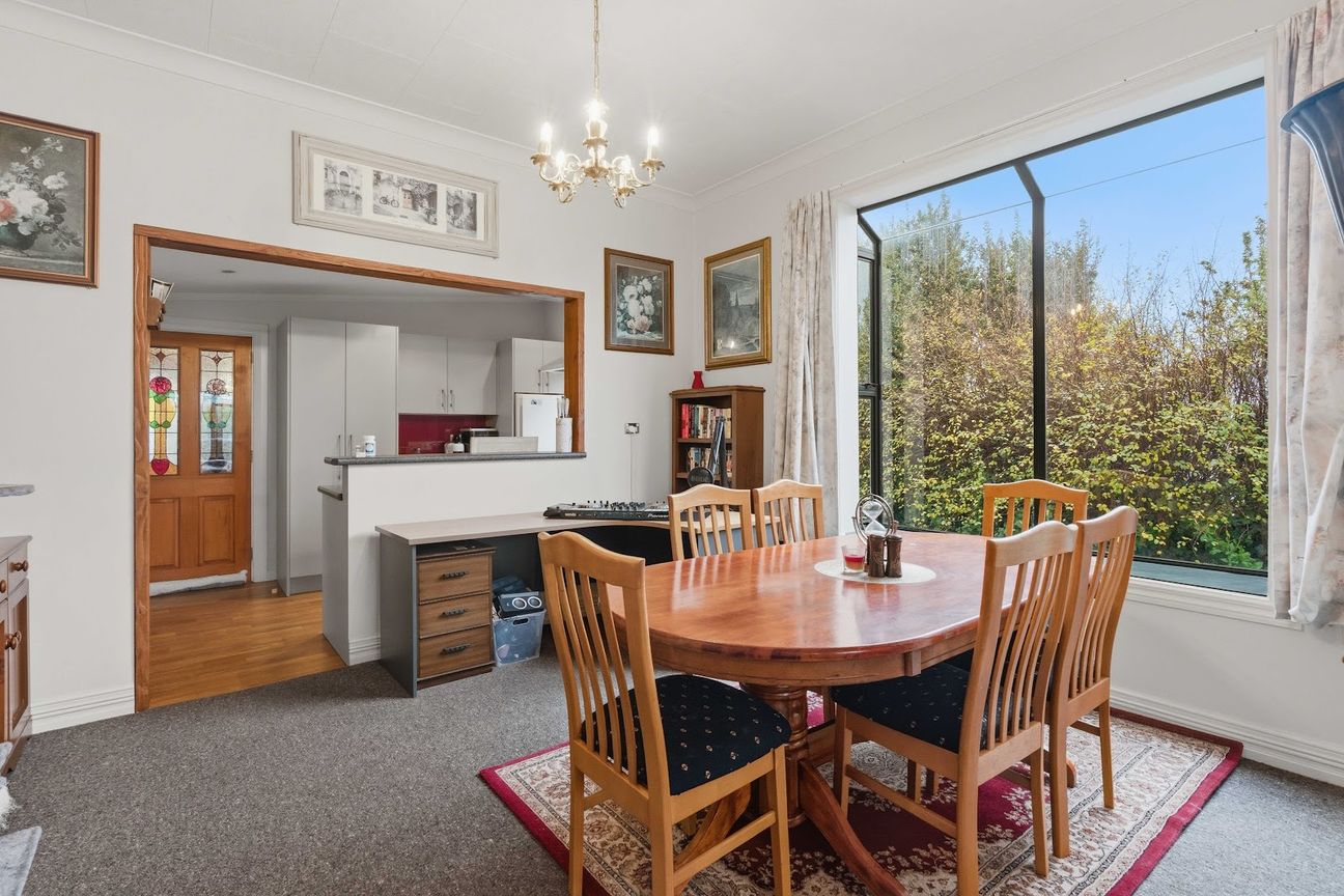 Charming Home – Full Of Potential - Więcej