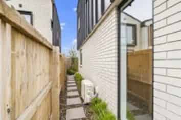 10/321 Lincoln Road, Addington