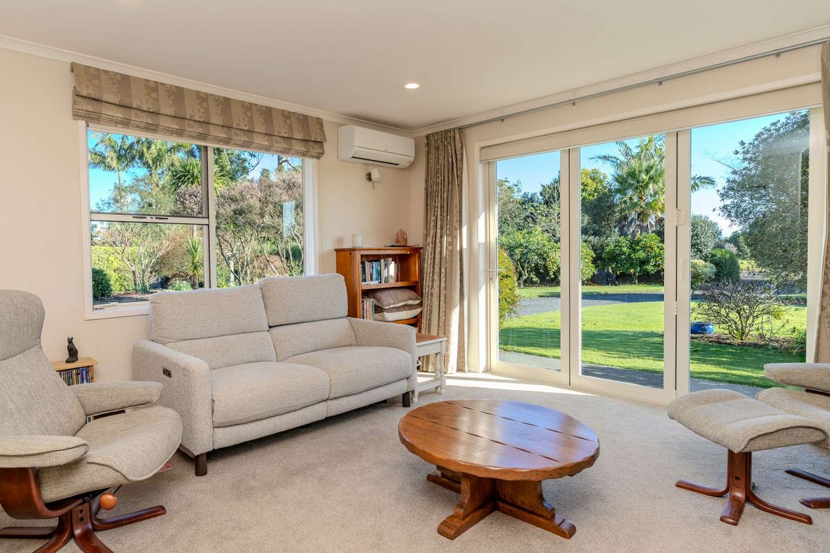 PRIVATE LIVING CLOSE TO TOWN - Vista 3