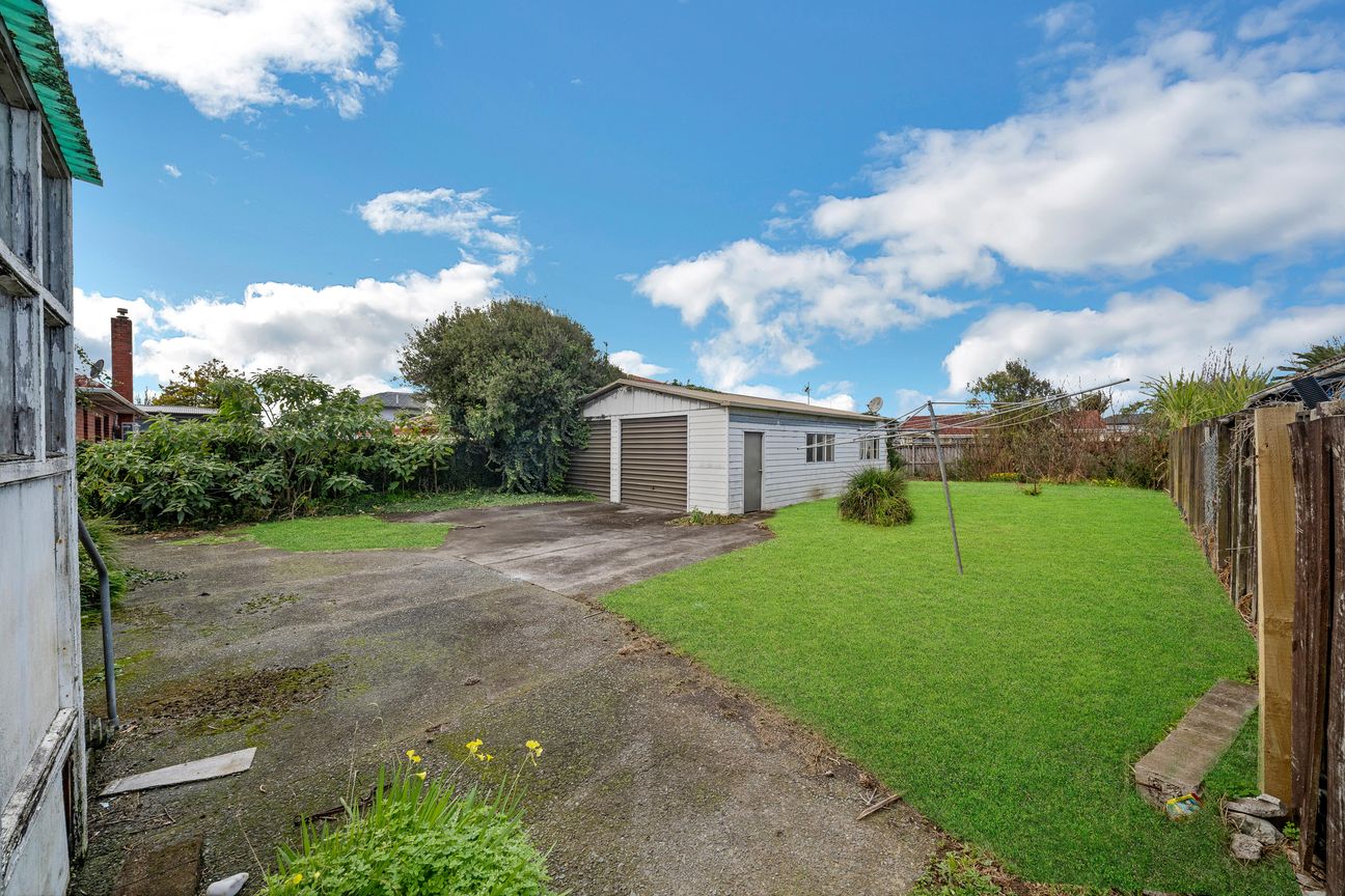 Central Papatoetoe MHU 809 m² Flat Do Up - Meer