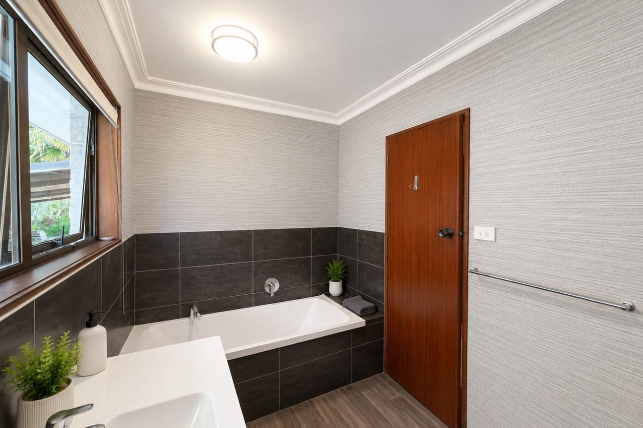 Charming 3-Bedroom Property - Vista 5