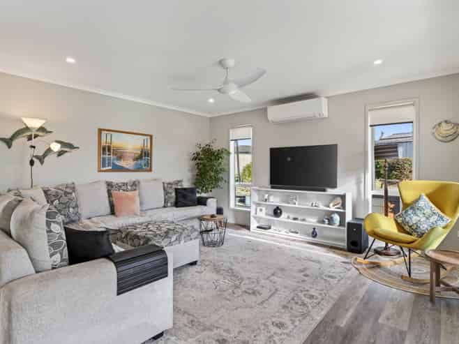 17 Olney Court, One Tree Point