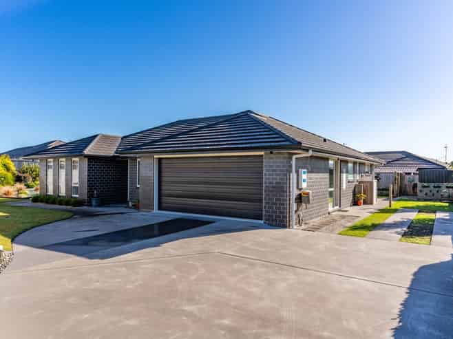 17 Olney Court, One Tree Point