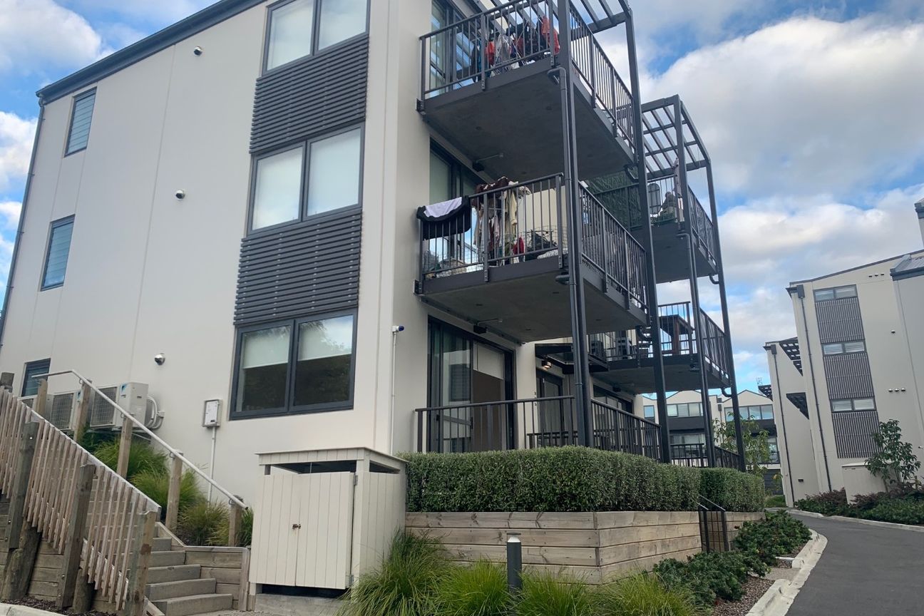 ALBANY 1 BEDROOM + 1 CAR PARK APARTMENT - Aanzicht 2