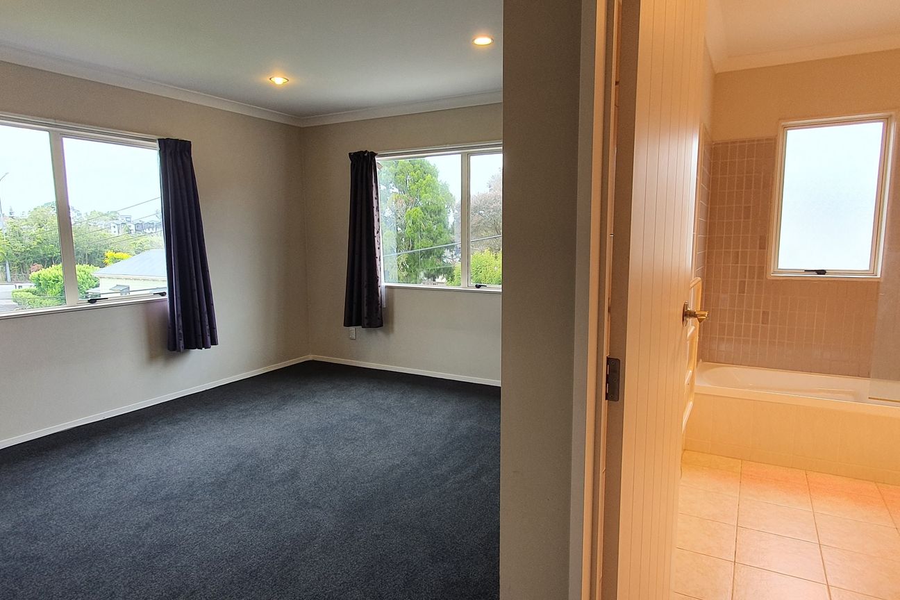 Spacious 4 Bedroom, 2.5 bathroom home - Więcej
