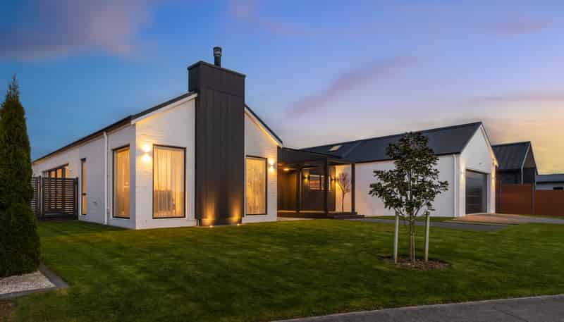 24 Phoenix palms Grove, Levin