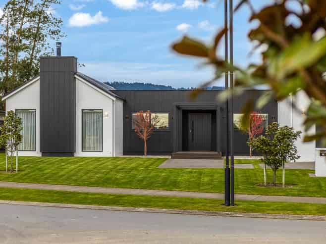 24 Phoenix palms Grove, Levin