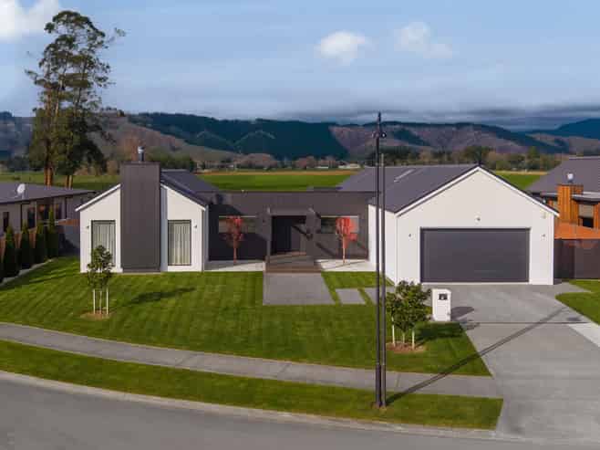 24 Phoenix Palms Grove, Levin