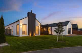 24 Phoenix Palms Grove, Levin