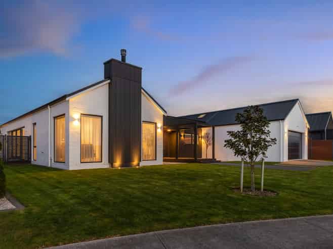 24 Phoenix Palms Grove, Levin