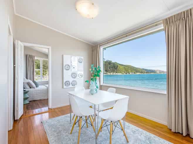 609 Marine Drive, Eastbourne