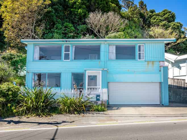 609 Marine Drive, Eastbourne